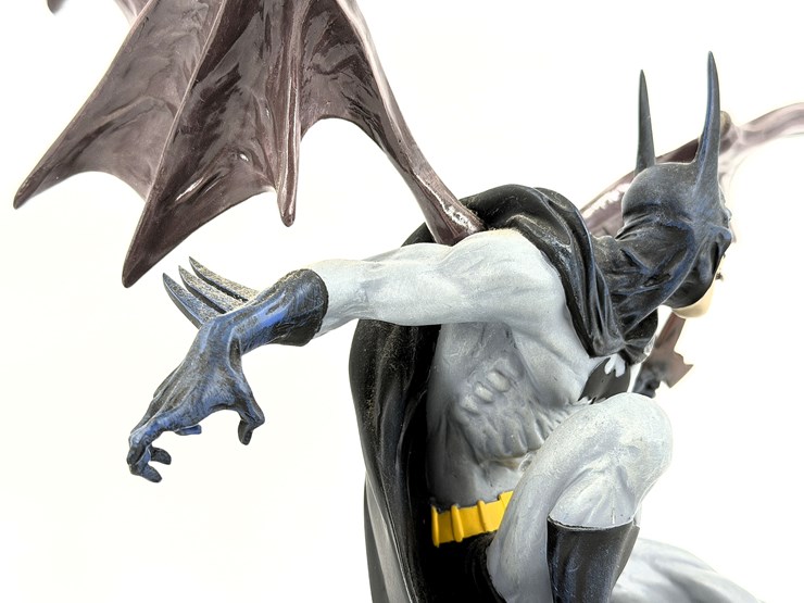 #1055-•-batman-dc-direct-vampire-statue-image-8