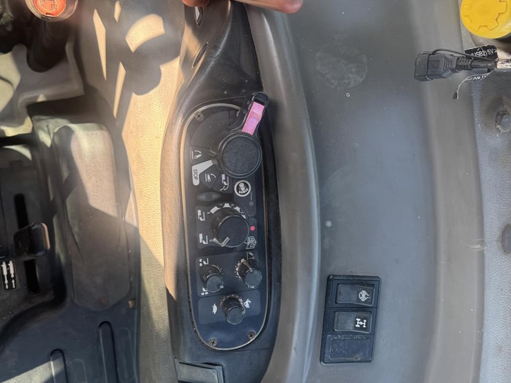 case-ih-jx1100u-image-12