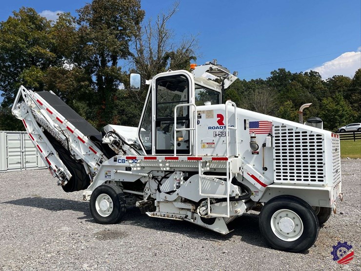 roadtec-cb100-sweeper-conveyor-image-4