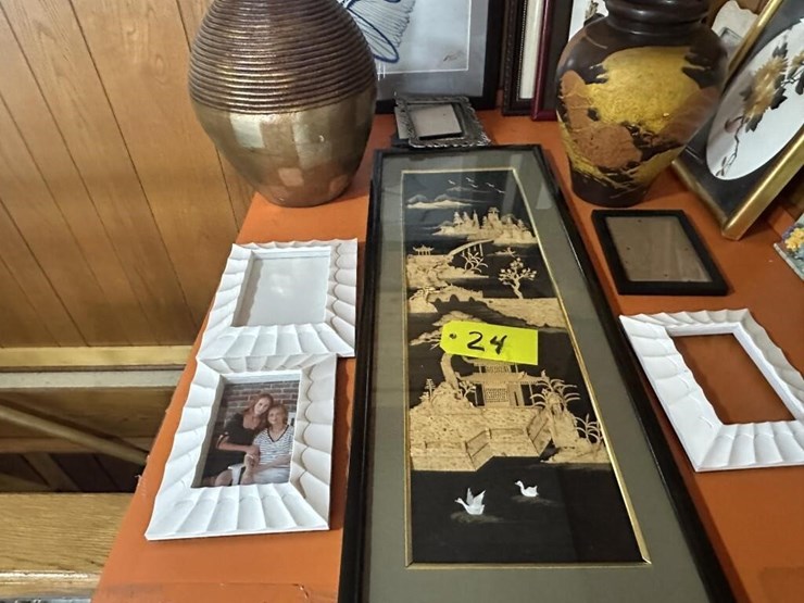misc.-picture-frames-&-portraits-image-2