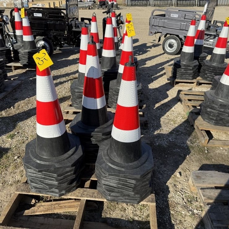 25 TRAFFIC CONES
