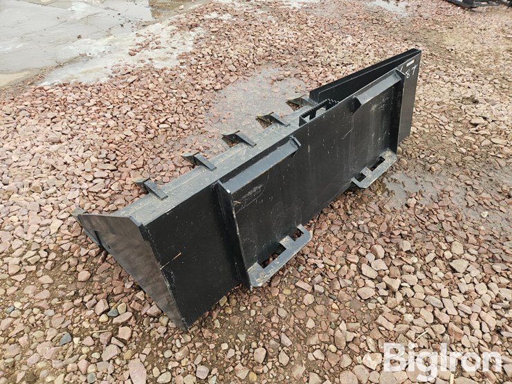 skid-steer-bucket-w/teeth-image-7