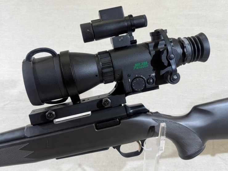 #215-•-browning-a-bolt-rifle-image-10