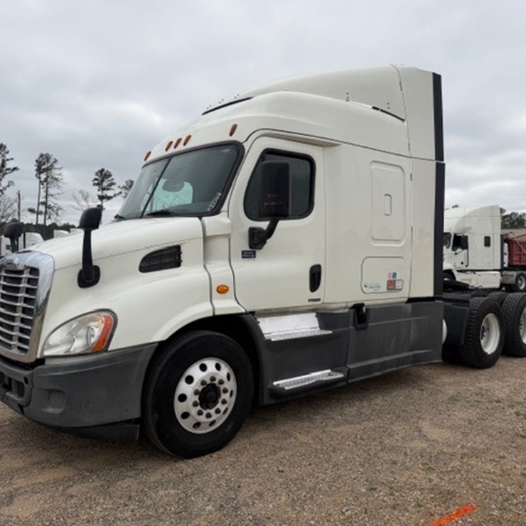 #226 • 2018 FREIGHTLINER CASCADIA