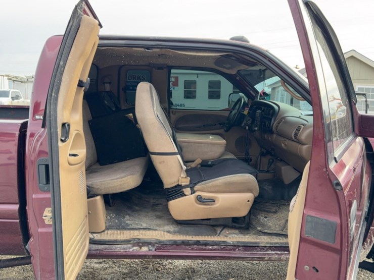 2002-dodge-2500-image-13