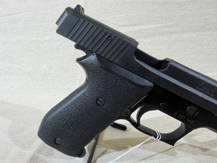 #231-•-sig-sauer-p220-pistol-image-20