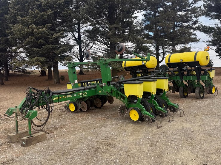 john-deere-7200-image-1