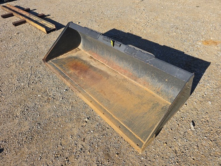 #4094-•-new-holland-84"-lo-pro-bucket-image-1