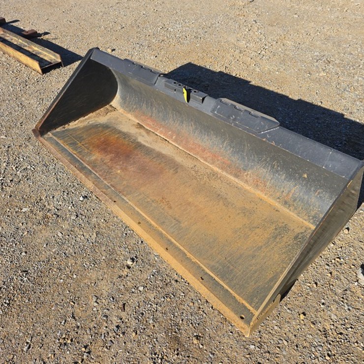 #4094 • New Holland 84" Lo Pro Bucket