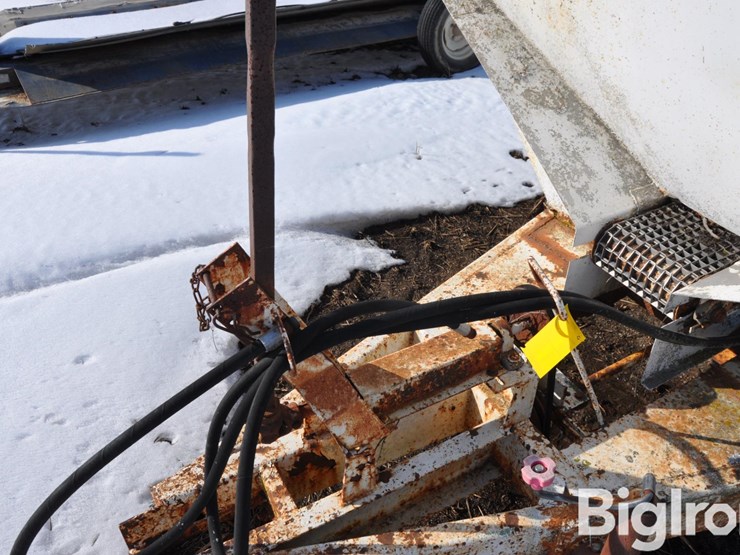 pull-type-dry-fertilizer-spreader-image-12