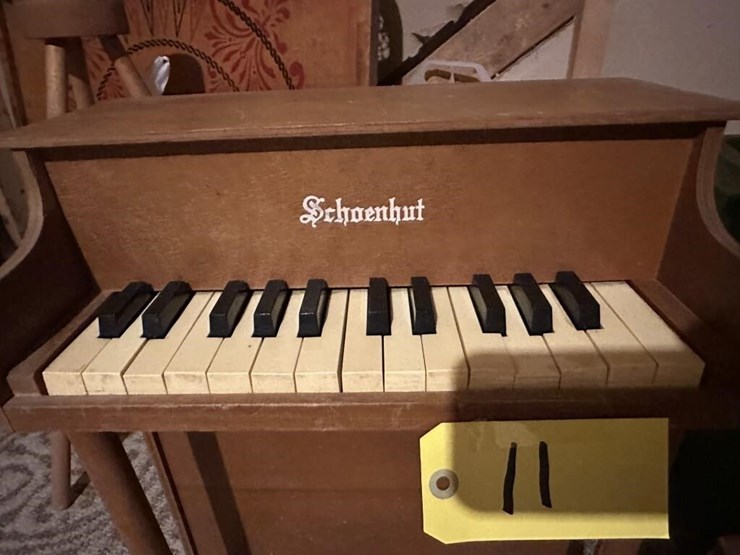 vintage-schoenhut-children's-upright-piano-image-4