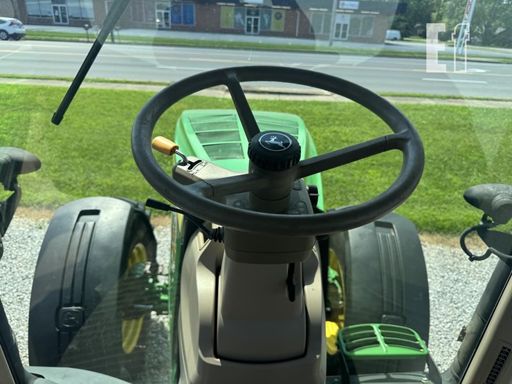 2012-john-deere-7215r-image-15