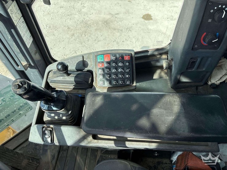 2014-deere-644k-image-26