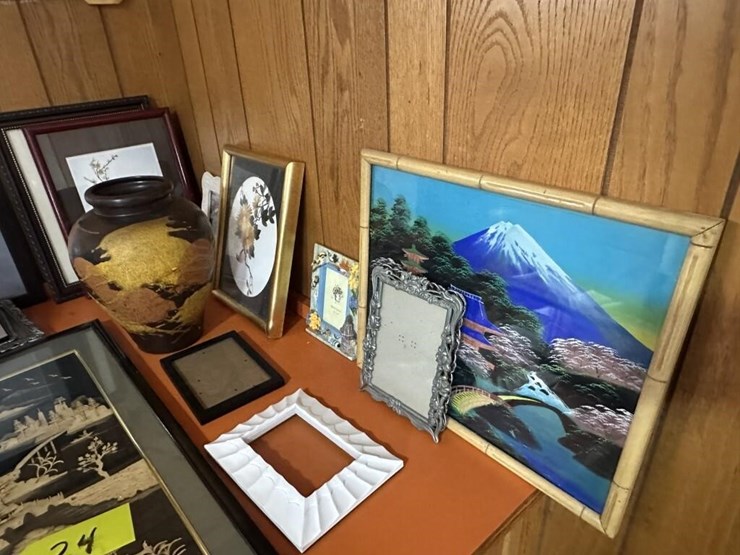 misc.-picture-frames-&-portraits-image-3