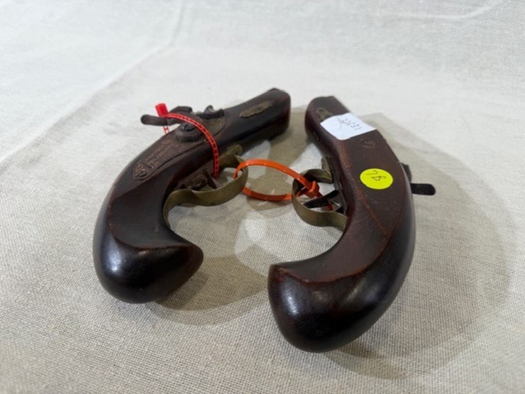 #200-•-pair-of-derringer-pistols-image-1