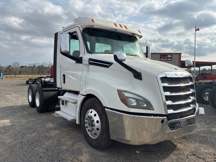 2019-freightliner-cascadia-125-image-3
