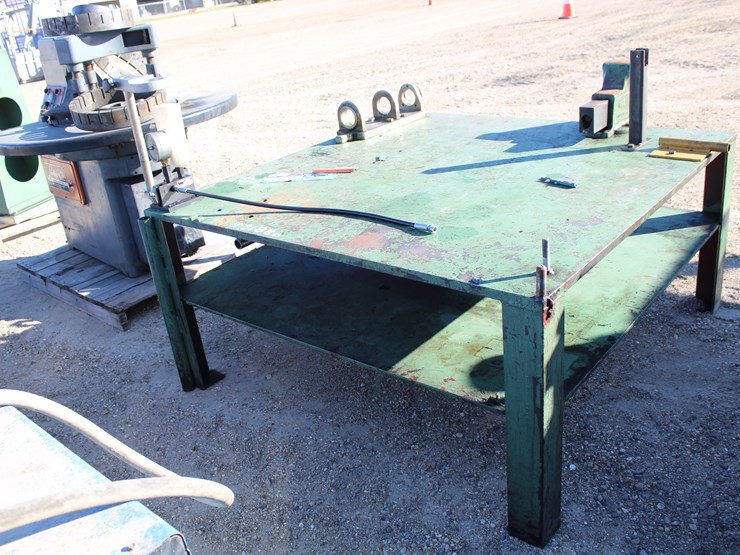 #3491-•-steel-work-table-with-vise,-pressure-gauge-image-5