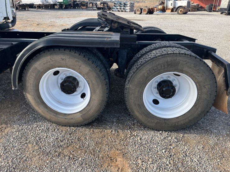 2007-freightliner-columbia-120-image-12