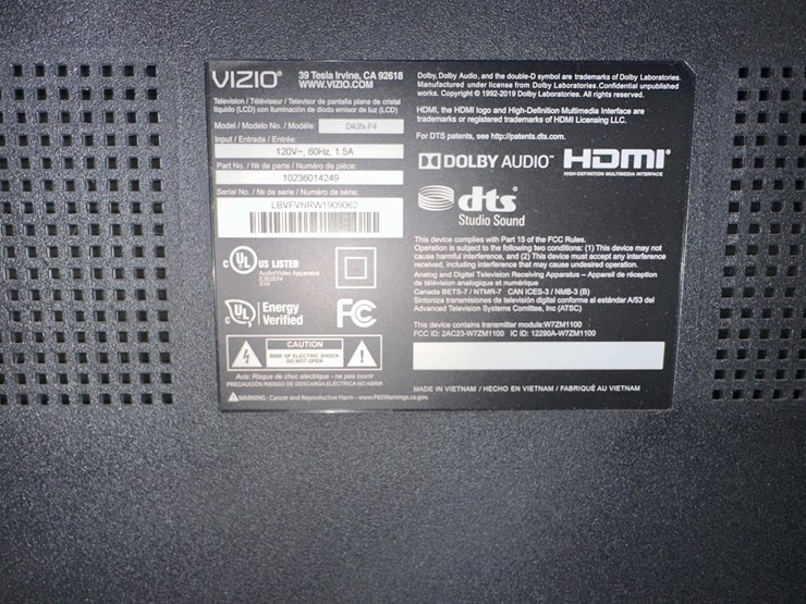 vizio-43"-hd-tv-&-tv-stand-image-7