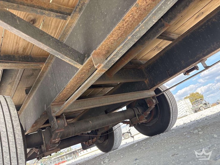 2022-custom-flatbed-image-12