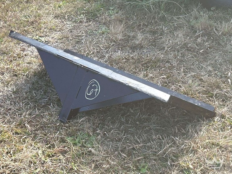 2025-quick-hitch-skid-steer-attachment-image-3