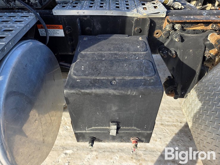 2004-sterling-at9500-image-16