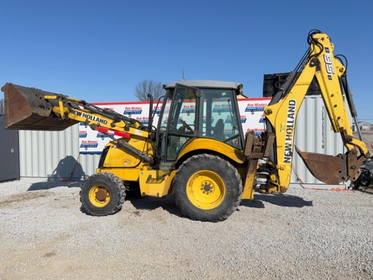new-holland-b95b-image-1