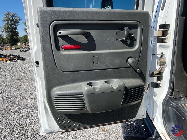 2007-gmc-c5500-flatbed-truck-image-64