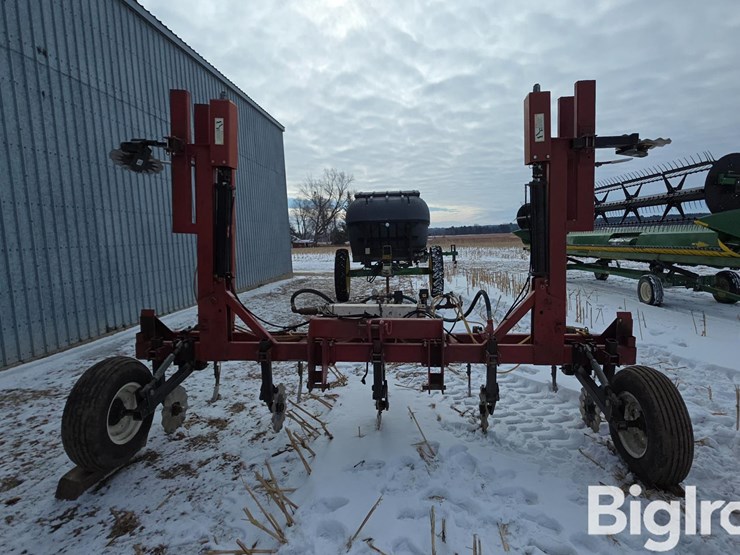 9-knife-anhydrous-applicator-image-2