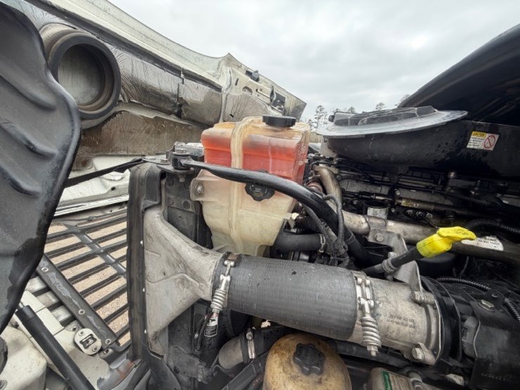 #226-•-2018-freightliner-cascadia-image-59