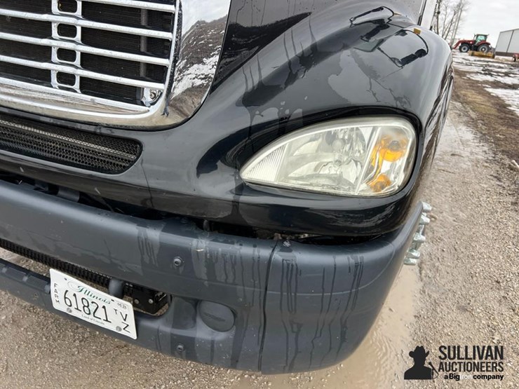 2006-freightliner-columbia-112-image-10