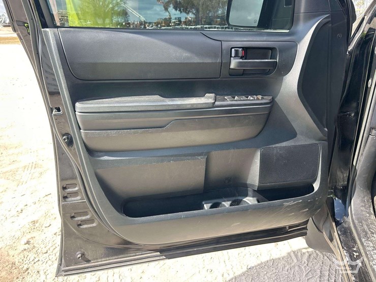 2017-toyota-tundra-image-11