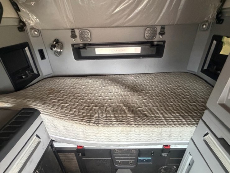 #227-•-2020-mack-anthem-image-71