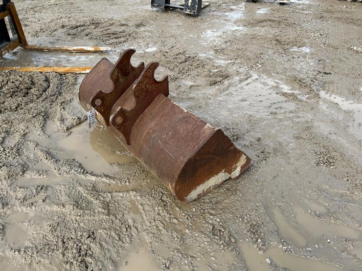 42”-ditching-bucket-for-kubota-excavator-image-3