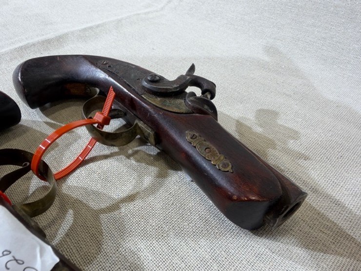 #200-•-pair-of-derringer-pistols-image-18
