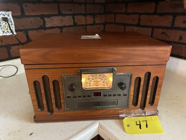 record-player-&-radio-image-2