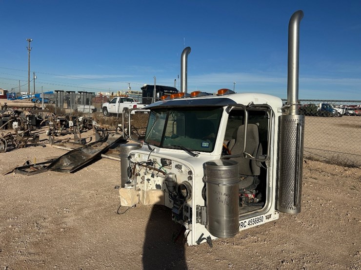 2005-peterbilt-379-image-1