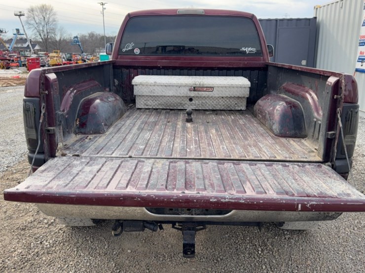 2002-dodge-2500-image-15