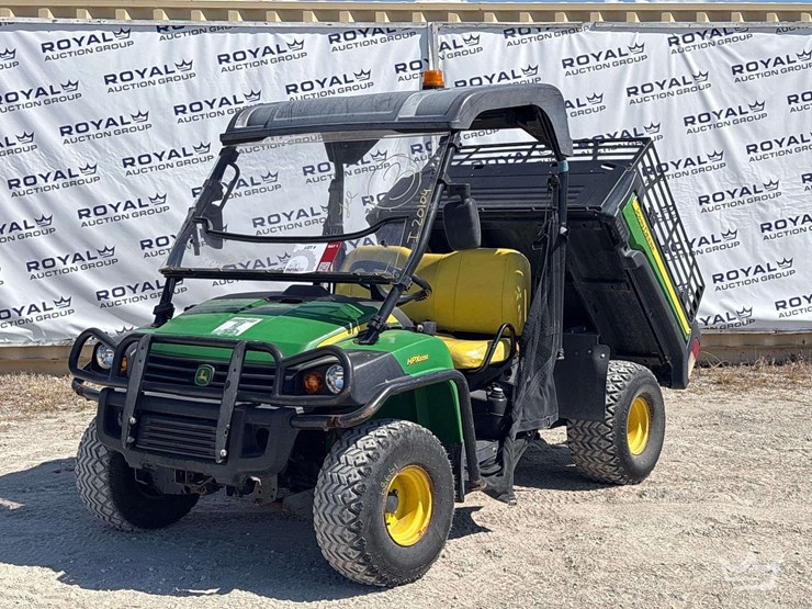 2020-john-deere-gator-hpx615e-image-1