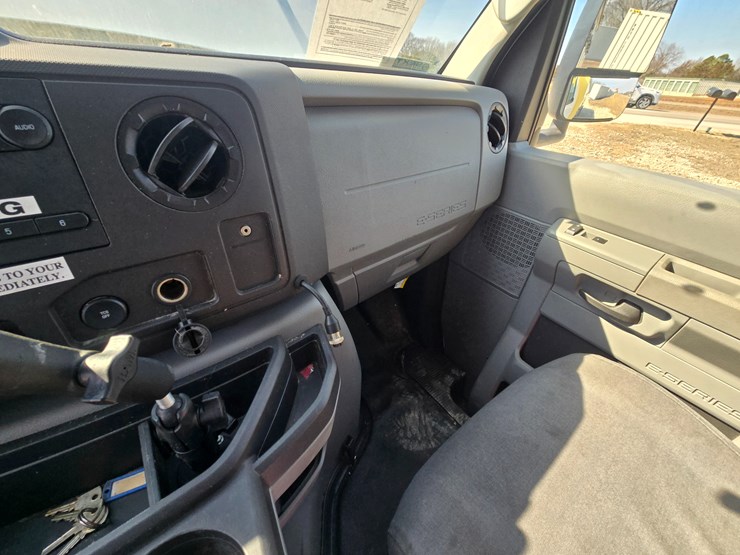 2019-ford-e450-image-30