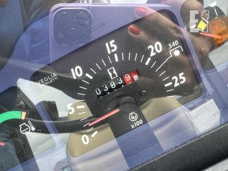 new-holland-tn65-image-16