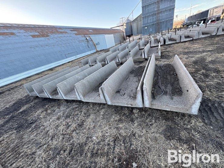 8'-concrete-feed-bunks-image-4