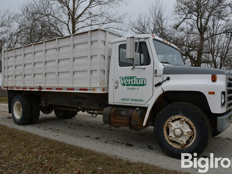 1981-international-1724-s/a-grain-truck-image-3