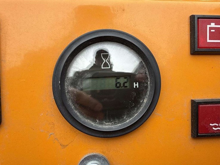 giant-gs950t-mini-skid-steer-image-16