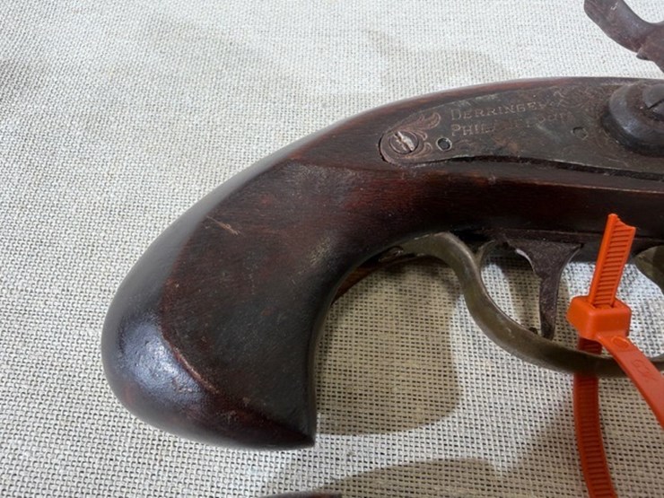 #200-•-pair-of-derringer-pistols-image-16