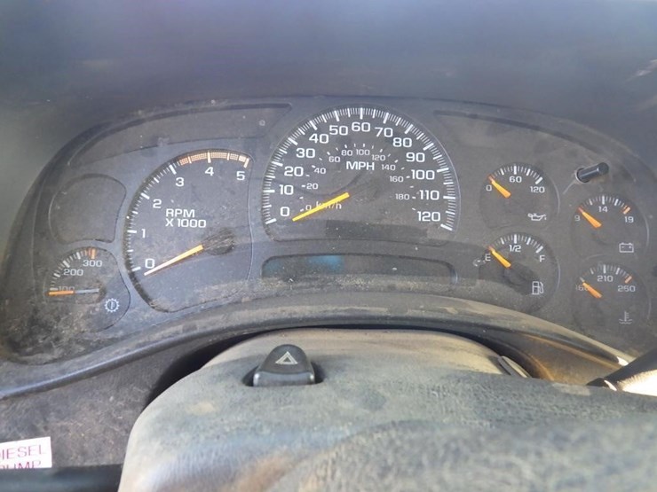 2004-chevrolet-3500-image-13