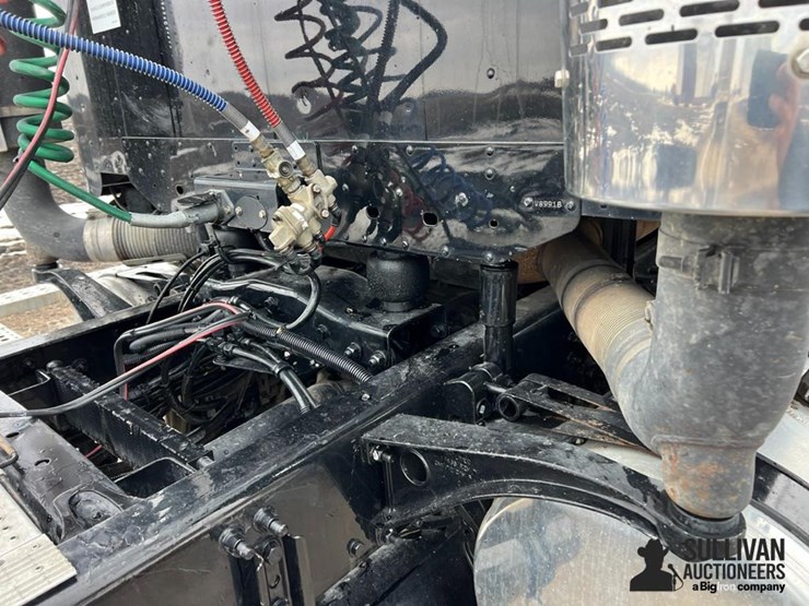 2006-freightliner-columbia-112-image-18