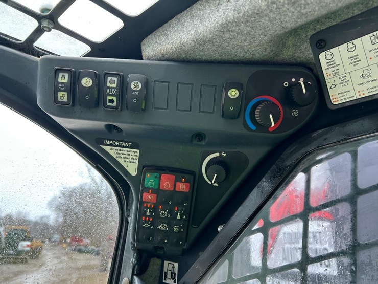 2020-deere-325g-image-26