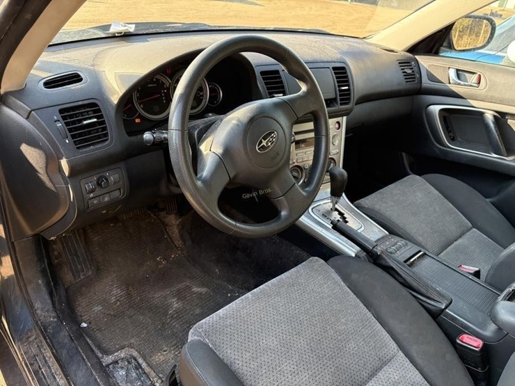 2005-subaru-outback-suv-image-7