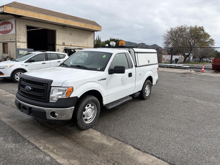 2014-ford-f150-xl-image-1